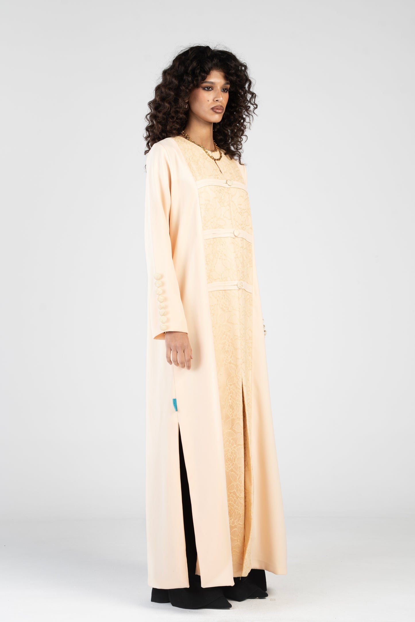 Button lace - butter yellow